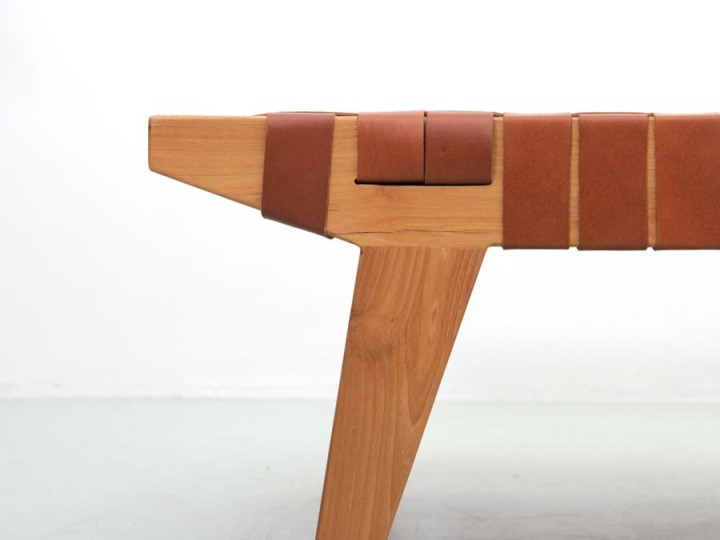 Image showcasing Mid century modern scandinavian day bed | Galerie Møbler