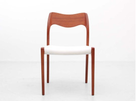 Suite de 6 chaises scandinaves en teck modèle 71. Revêtement au choix