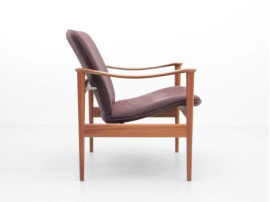 Mid-Century  modern scandinavian 711 loungechair by Fredrik Kayser. New edition