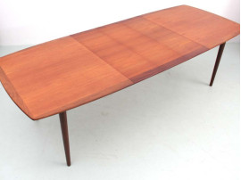 Mid-Century modern dining table in teak 6/10 seats.