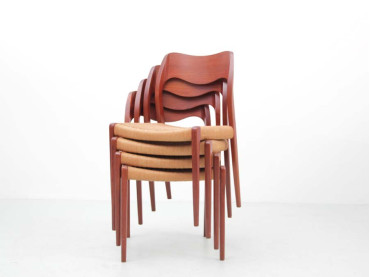Suite de 4 chaises scandinaves en teck modèle 71