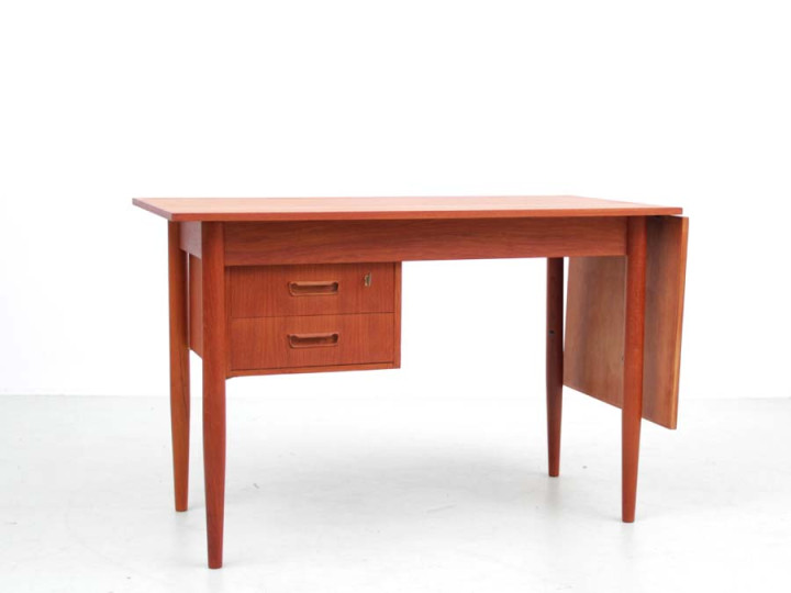 Mid century modern scandinavian desk in teak.