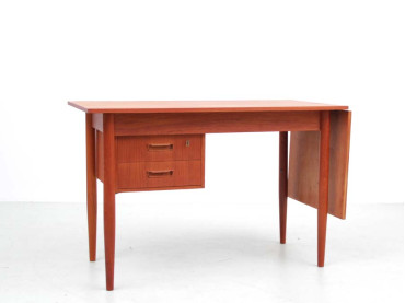 Mid century modern scandinavian desk in teak.