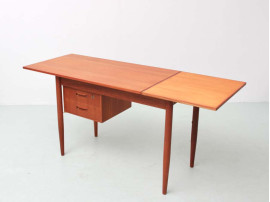 Mid century modern scandinavian desk in teak.