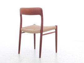 Suite de 6 chaises scandinaves en teck modèle 75