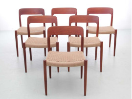 Suite de 6 chaises scandinaves en teck modèle 75