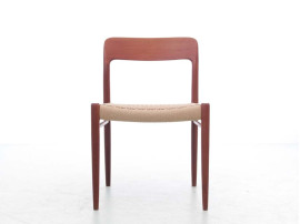 Suite de 6 chaises scandinaves en teck modèle 75