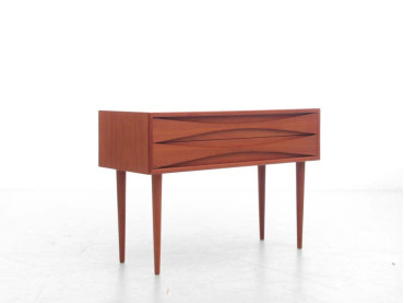 Mid-Century modern scandinavian small chest of drawer by Arne Vodder