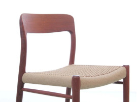 Suite de 4 chaises scandinaves en teck modèle 75