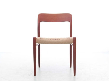 Suite de 4 chaises scandinaves en teck modèle 75