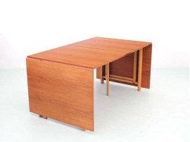 Table de repas scandinave modèle Maria de Bruno Mathsson en teck. Edition de 1960