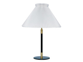 Lampe de table scandinave modèle 352 édition neuve
