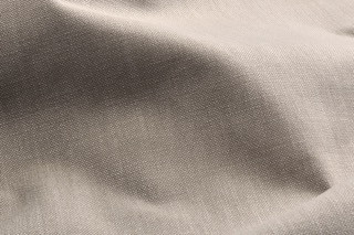 586